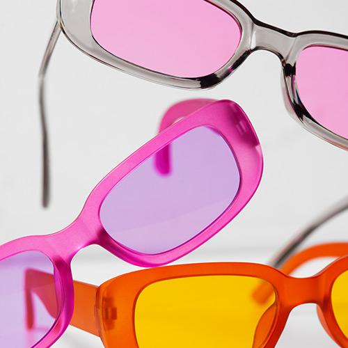 2024 Güneş Gözlüğü Trendleri: Renklerle Dolu